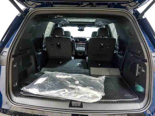 New 2027 Chevrolet Traverse RS w/ LPO, Floor Liner Package AWD/4WD image 24