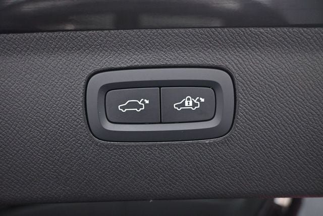 Certified 2023 Volvo XC90 B6 Ultimate w/ Protection Package Premier AWD/4WD image 28