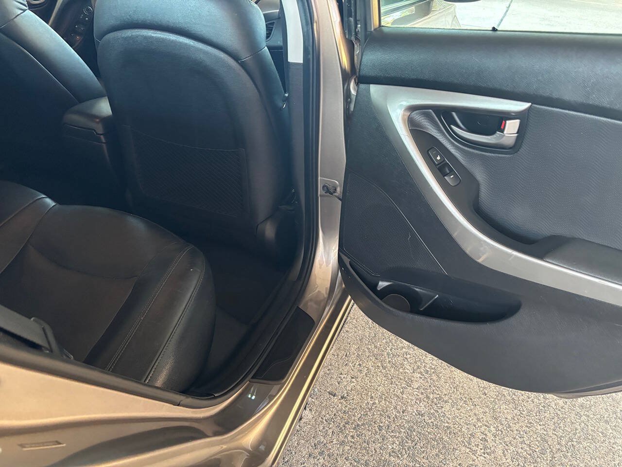 Used 2012 Hyundai Elantra Limited FWD image 18
