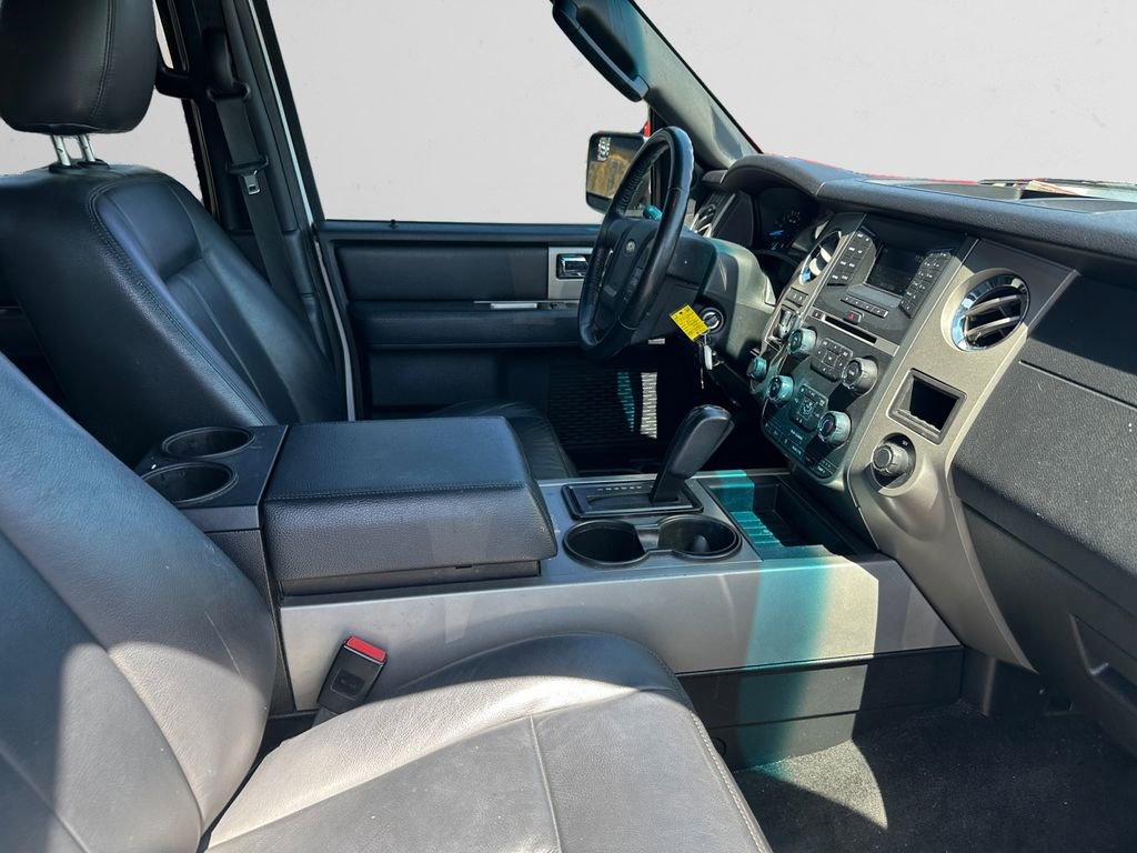 Used 2015 Ford Expedition XLT AWD/4WD image 16