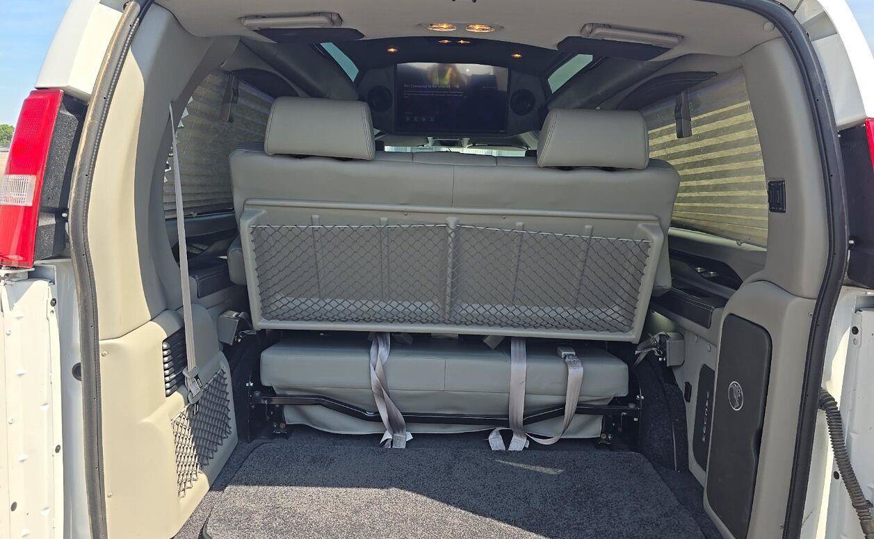 Used 2023 Chevrolet Express 2500 RWD image 9