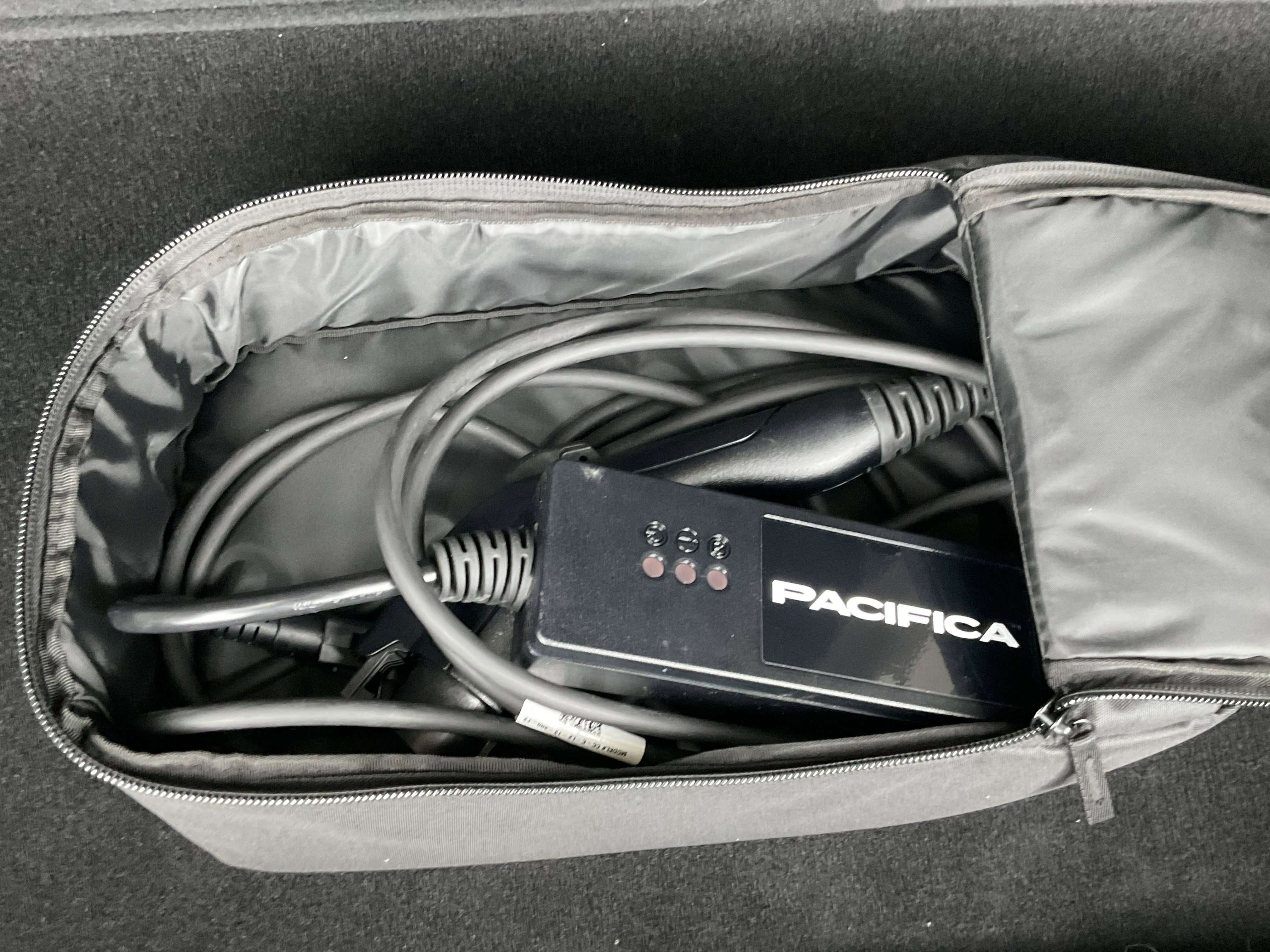 Used 2024 Chrysler Pacifica Select FWD image 45
