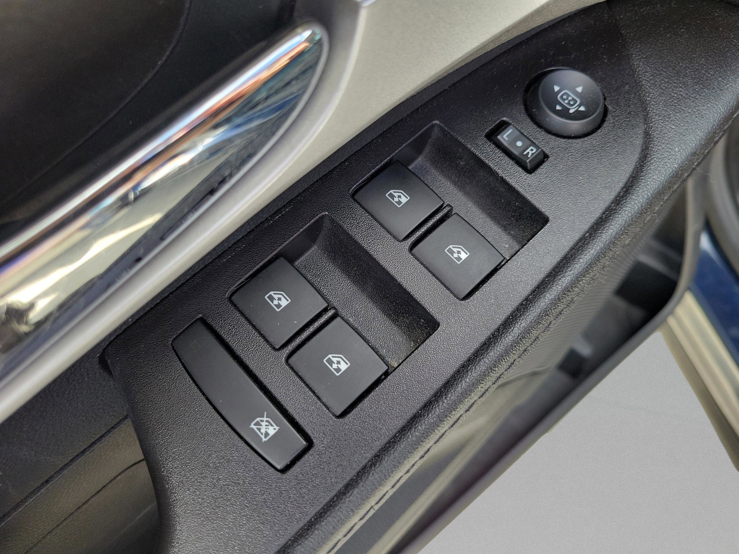 Used 2016 Chevrolet Equinox LTZ w/ Enhanced Convenience Package FWD image 14