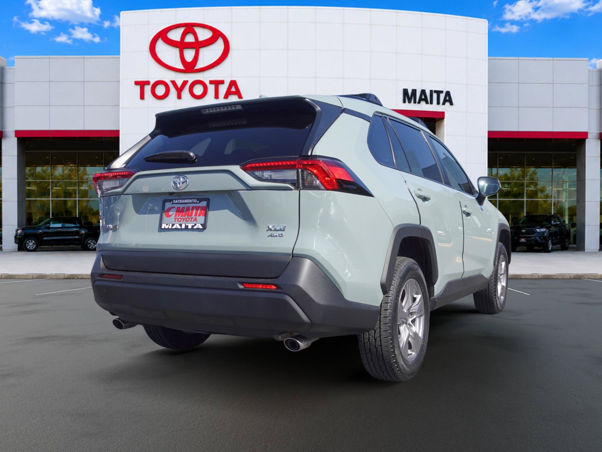 Used 2022 Toyota RAV4 XLE w/ Convenience Package AWD/4WD image 3