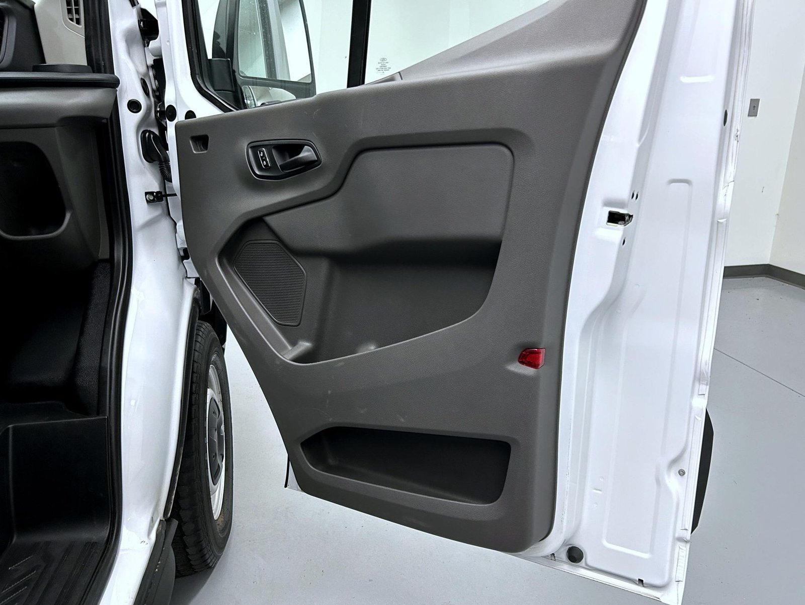 Used 2025 Ford Transit 250 148 Medium Roof RWD image 16