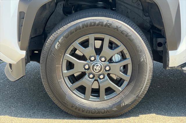Certified 2025 Toyota 4Runner SR5 AWD/4WD image 31