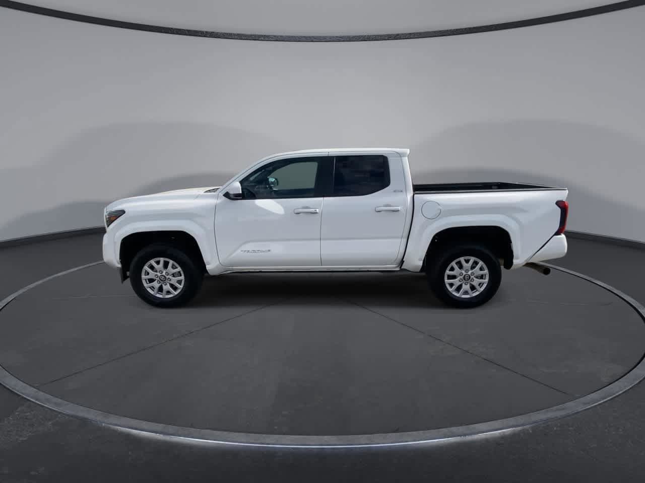 Certified 2025 Toyota Tacoma SR5 AWD/4WD image 5