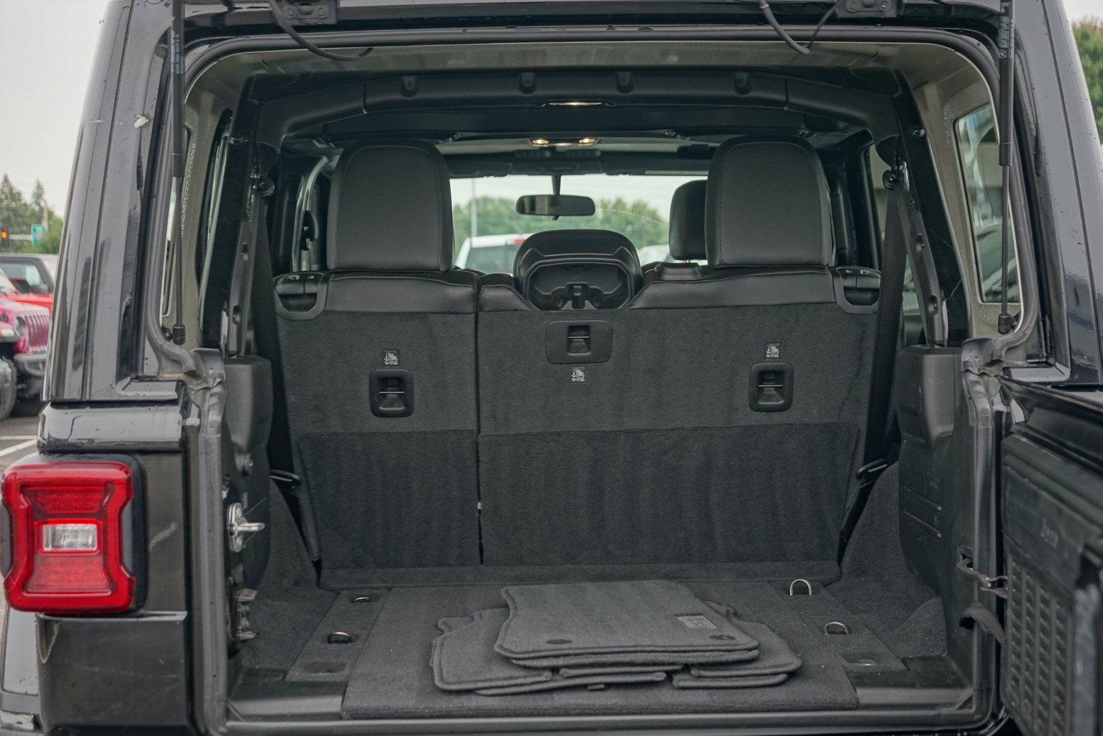 Used 2021 Jeep Wrangler Unlimited Sahara w/ LED Lighting Group image 9