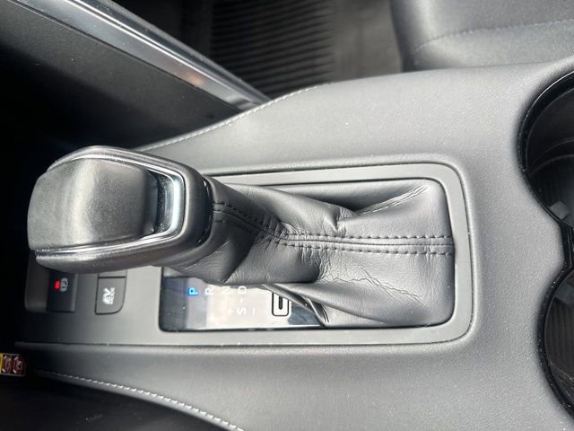 Used 2024 Toyota Venza LE AWD/4WD image 19