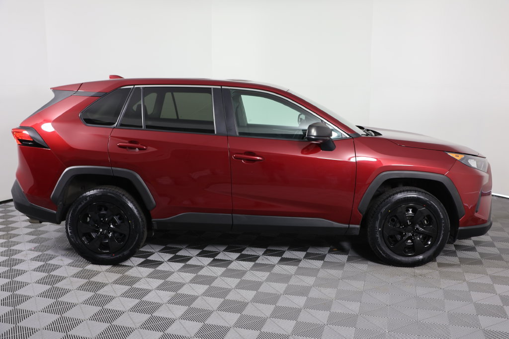 Used 2022 Toyota RAV4 LE AWD/4WD image 9