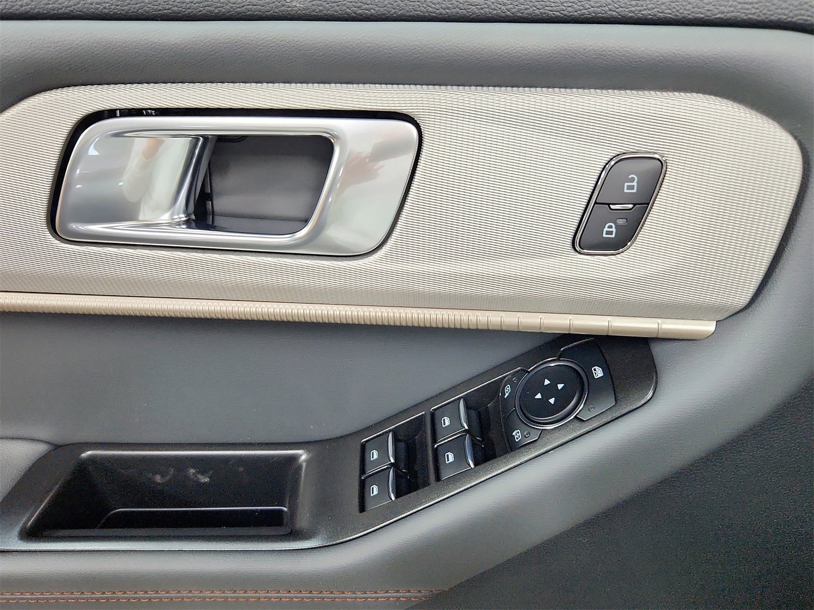 New 2026 Ford Explorer Active image 30