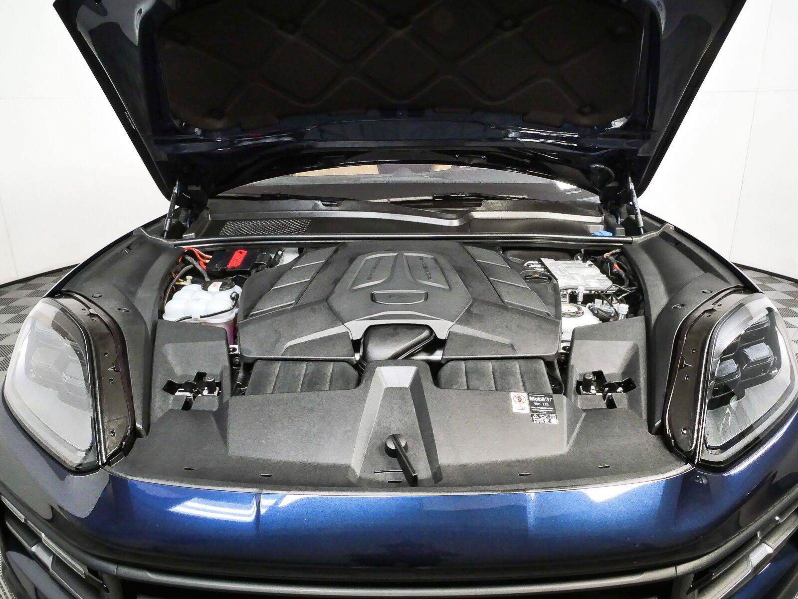 Certified 2026 Porsche Cayenne E-Hybrid AWD/4WD image 36