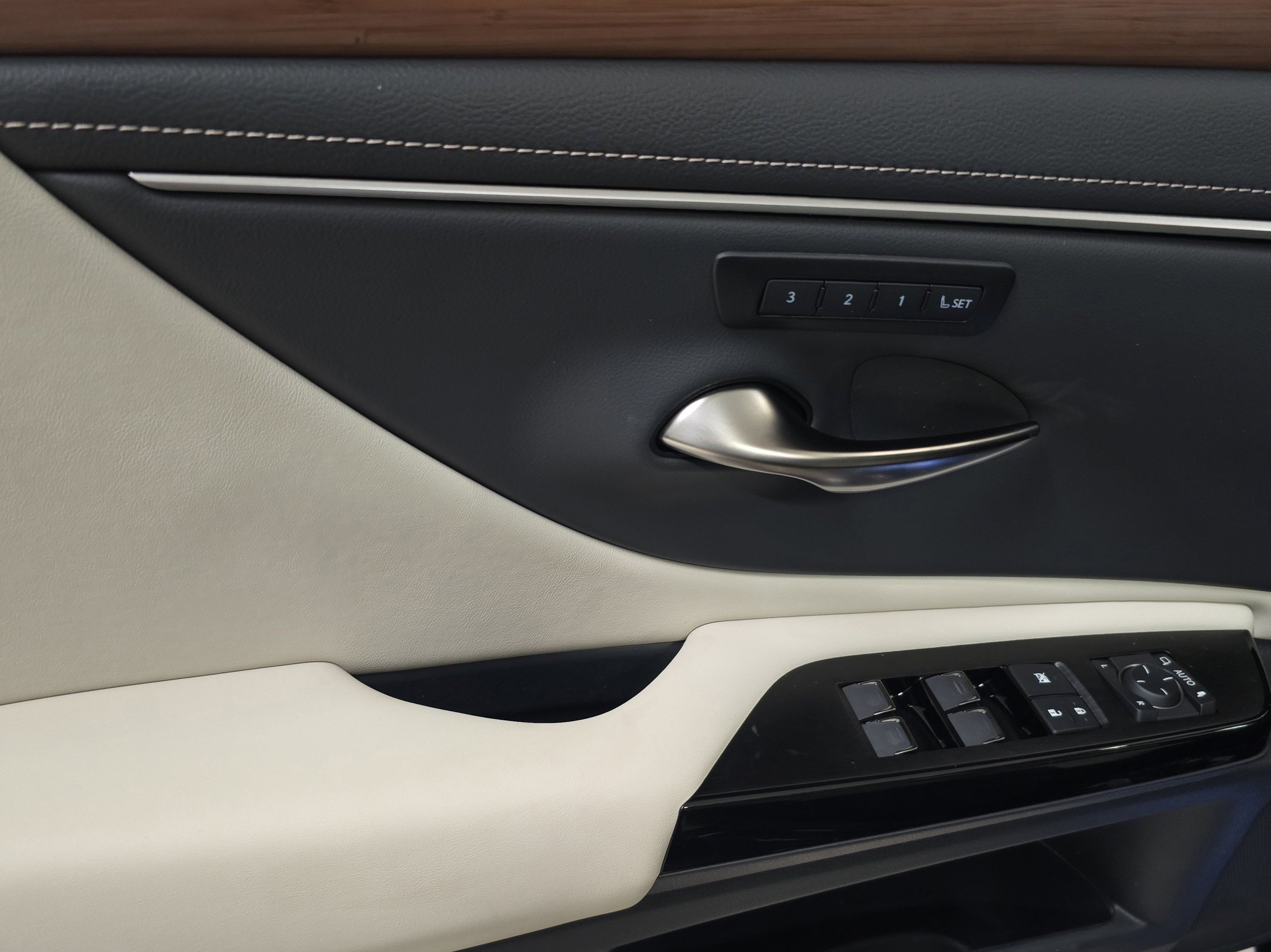 New 2025 Lexus ES 350 w/ Premium Package image 12