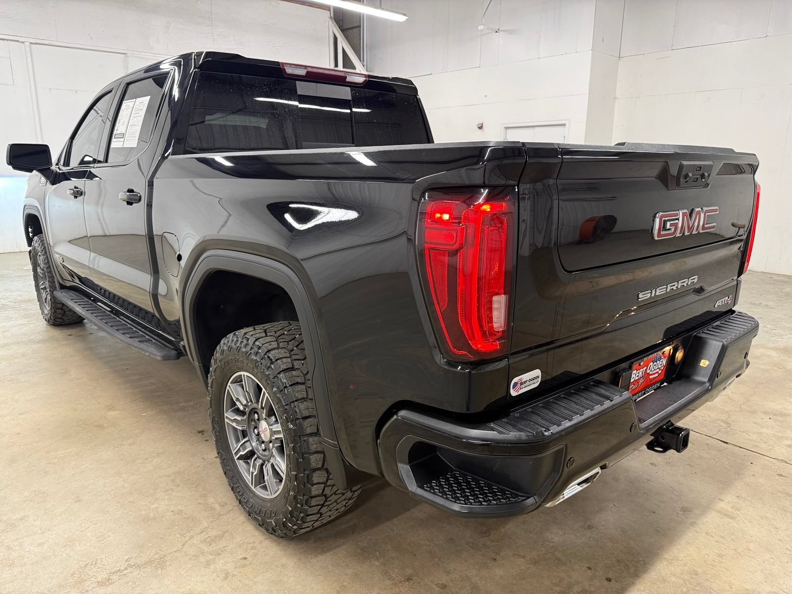 Used 2024 GMC Sierra 1500 AT4 w/ AT4 Preferred Package AWD/4WD image 10