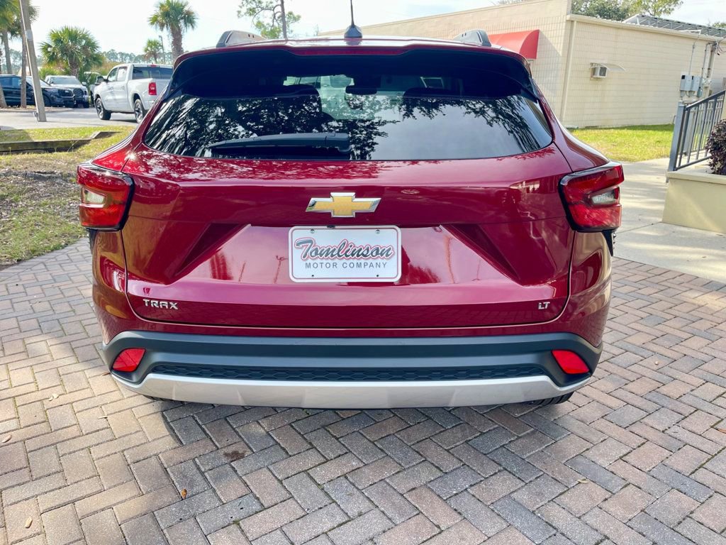 Used 2025 Chevrolet Trax LT w/ LT Convenience Package image 4