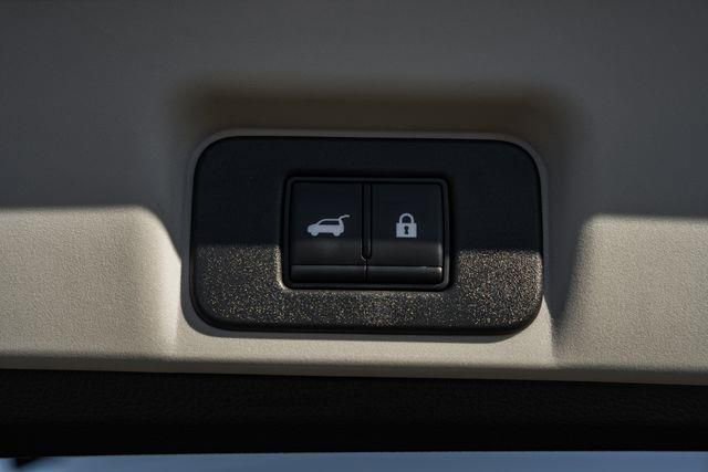 Used 2023 Nissan Ariya AWD image 11