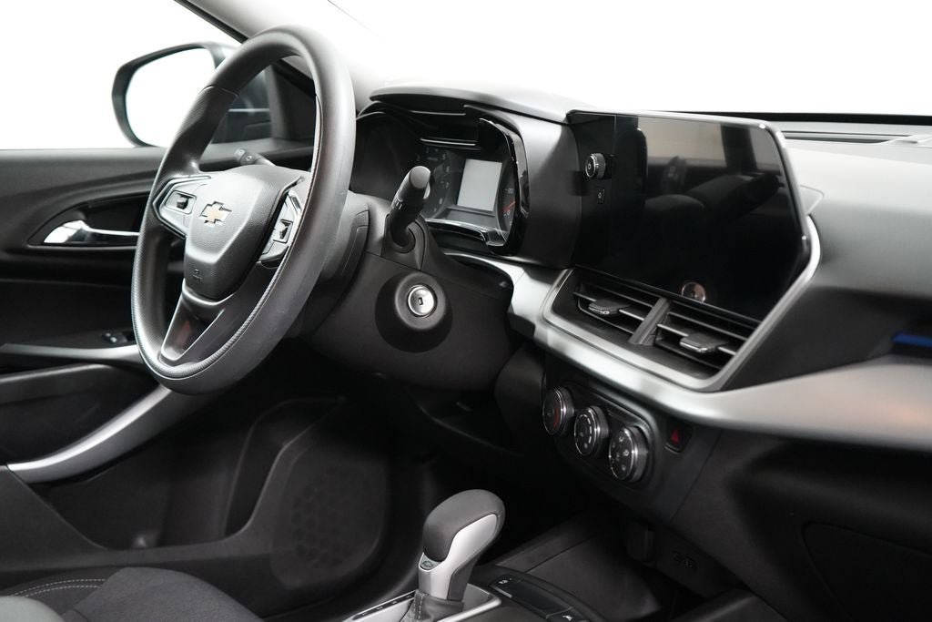 Used 2025 Chevrolet Trax LS FWD image 28