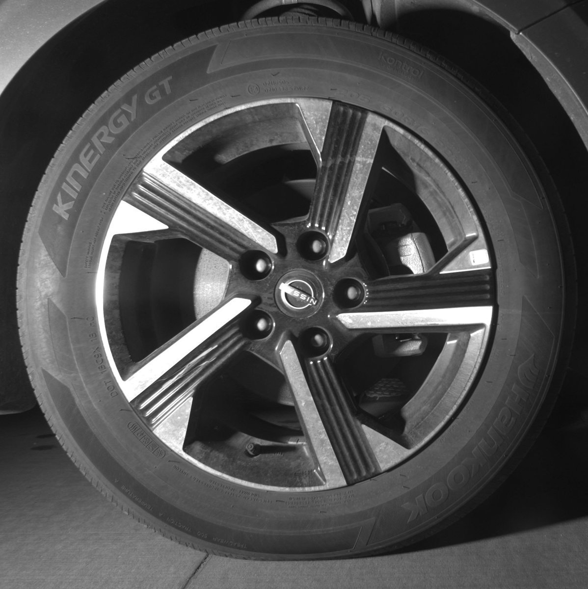 Used 2025 Nissan Sentra SV FWD image 13