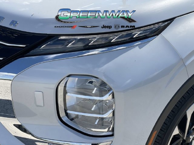 Used 2025 Mitsubishi Outlander SE AWD/4WD image 34