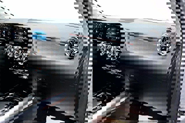 Certified 2023 Mercedes-Benz GLA 250 4MATIC image 29