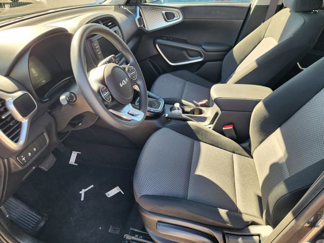 Used 2025 Kia Soul LX w/ LX Technology Package image 8