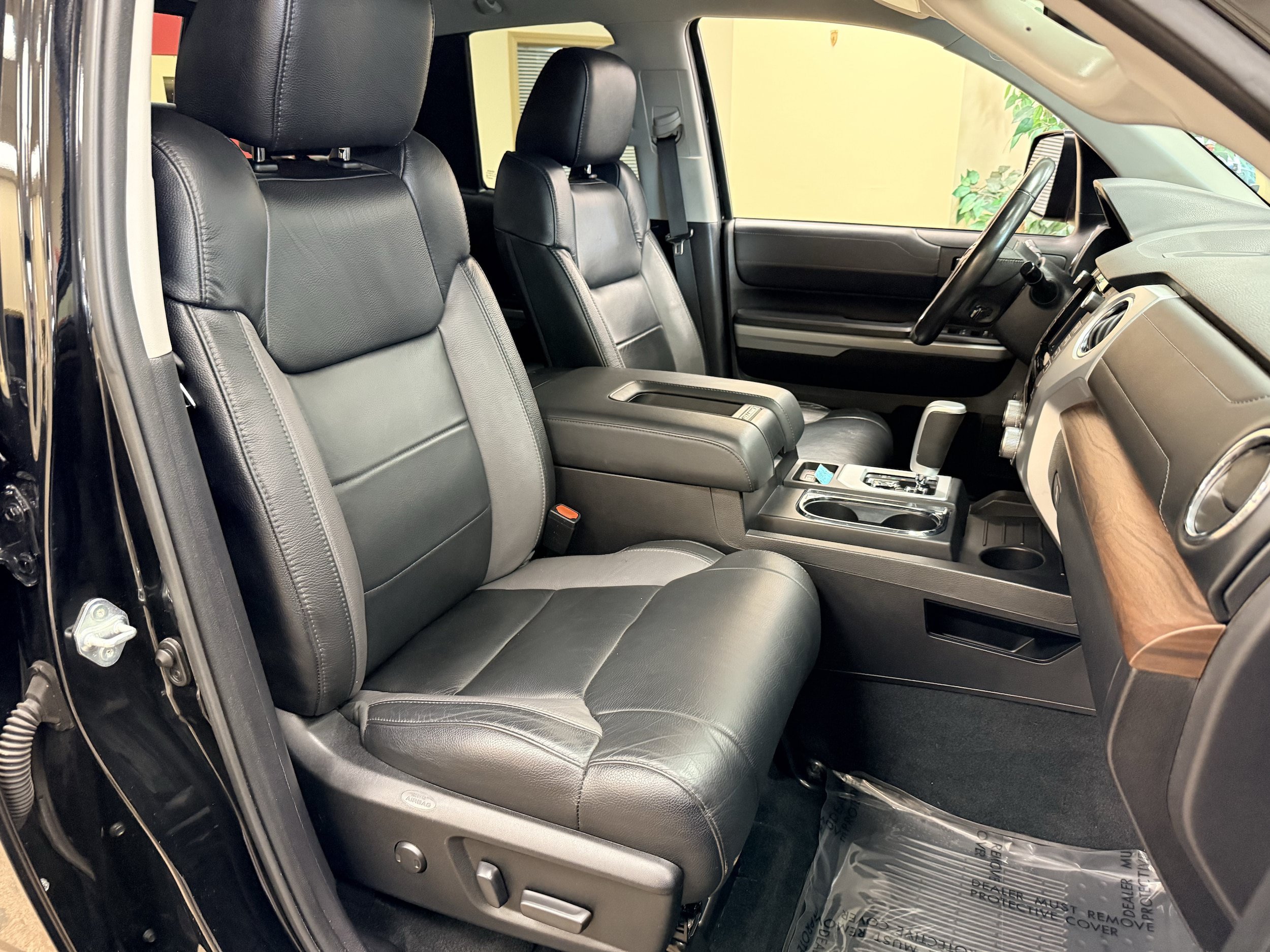 Used 2021 Toyota Tundra Limited w/ Limited Premium Package AWD/4WD image 15