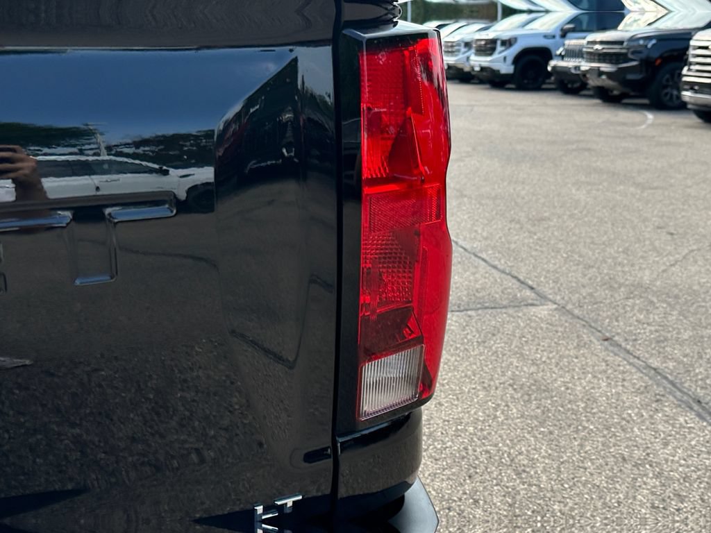 Used 2023 Chevrolet Colorado LT AWD/4WD image 43