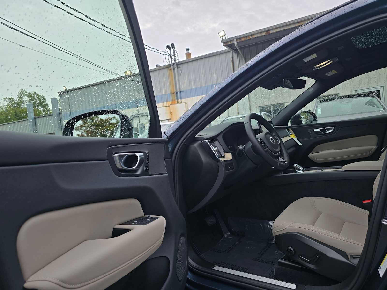 Used 2026 Volvo XC60 B5 Plus w/ Protection Package Premier AWD/4WD image 20