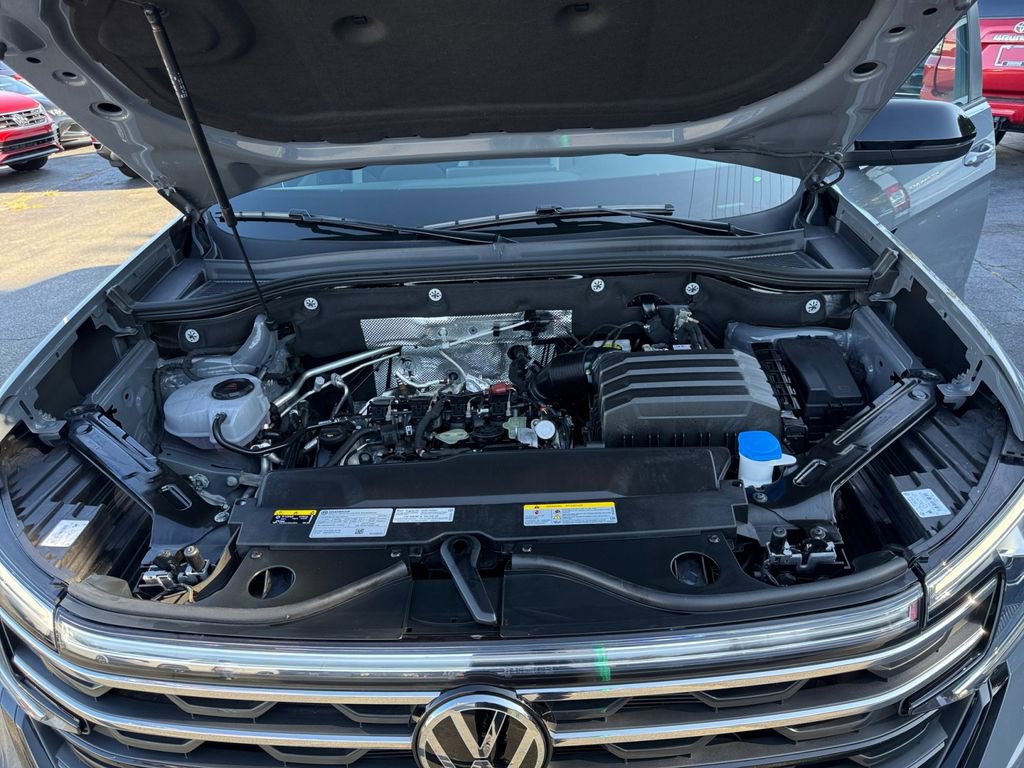 Used 2025 Volkswagen Atlas Peak Edition SE image 24