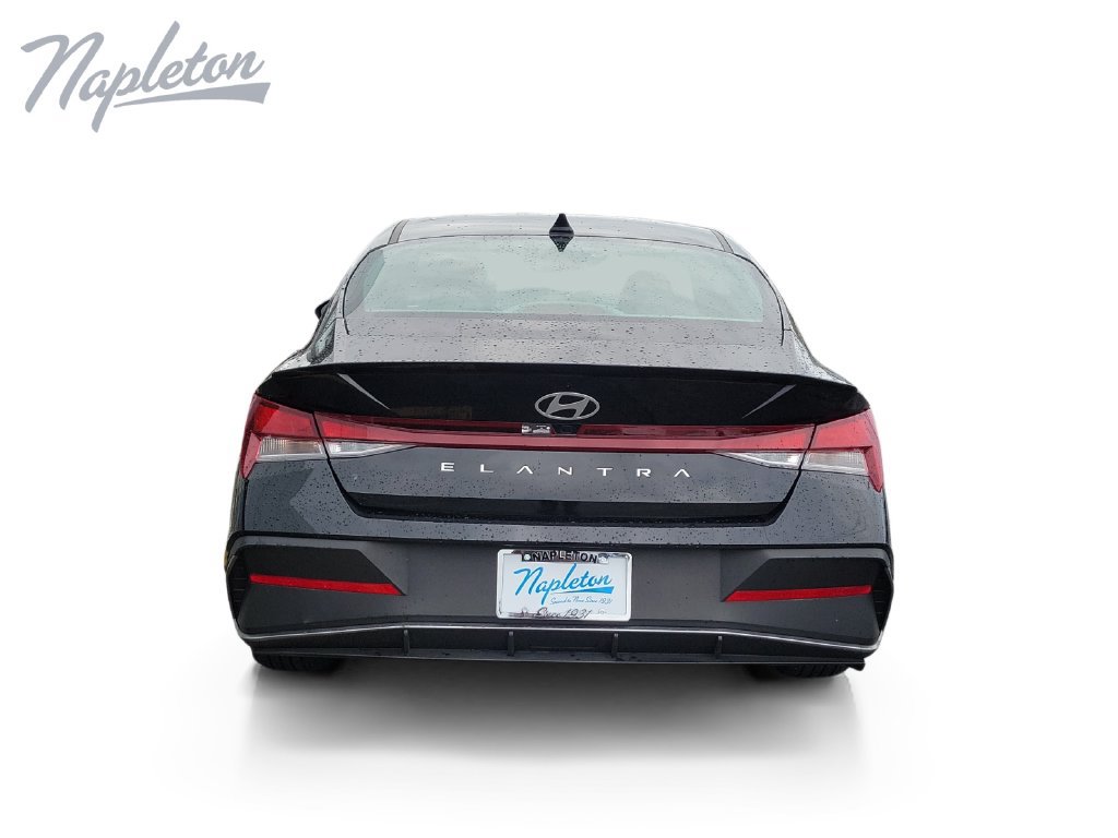 Used 2026 Hyundai Elantra Sport FWD image 4