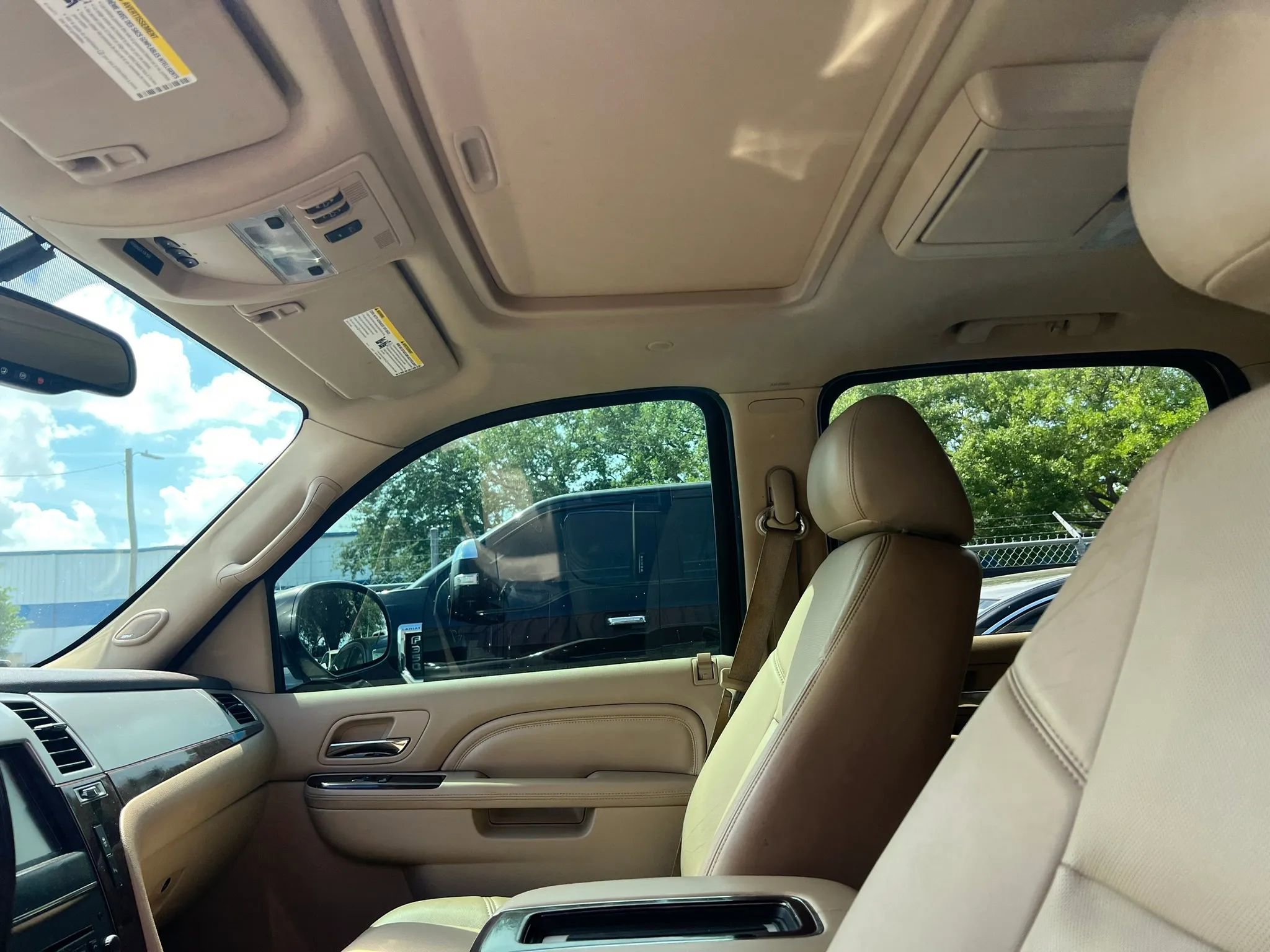Used 2014 Cadillac Escalade ESV Luxury AWD/4WD image 27