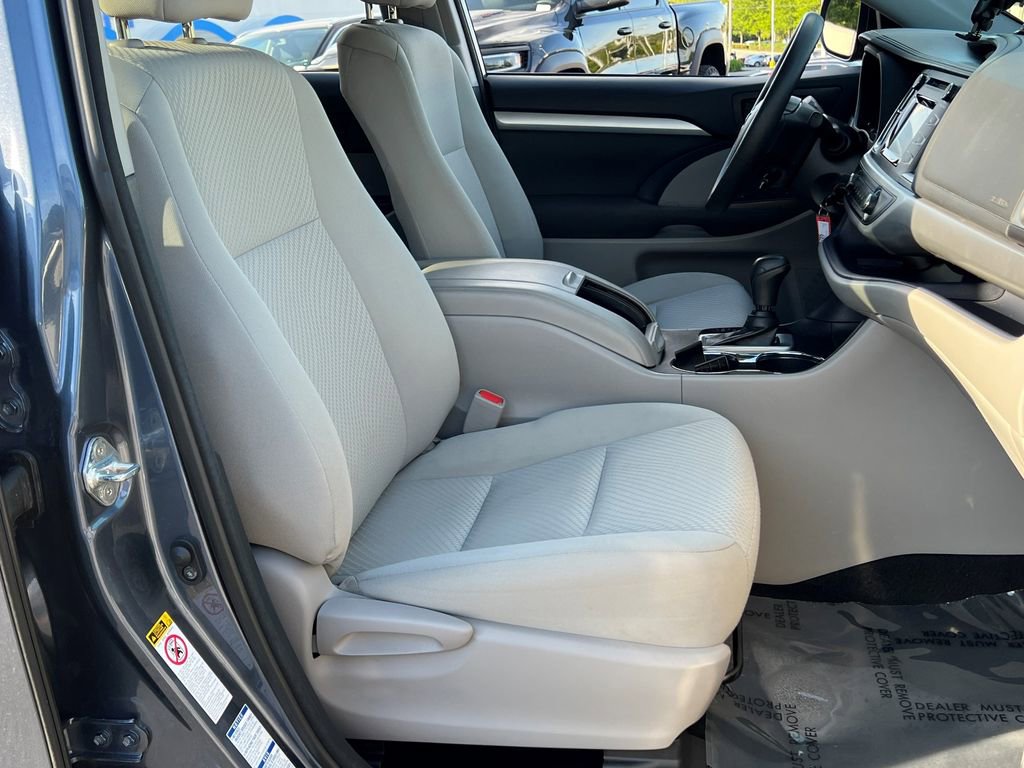 Used 2018 Toyota Highlander LE AWD/4WD image 23