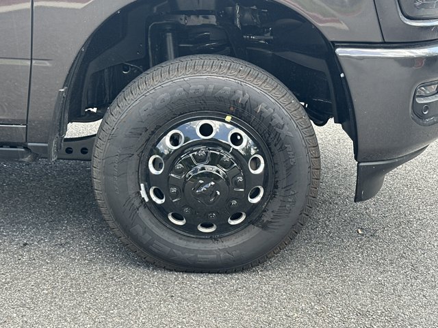New 2026 RAM 3500 Laramie AWD/4WD image 12