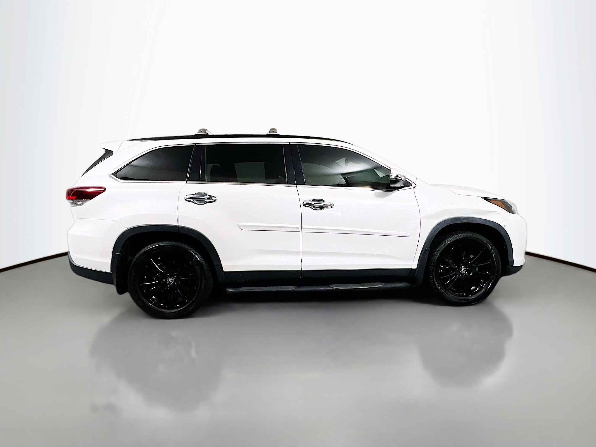 Used 2019 Toyota Highlander SE AWD/4WD image 3