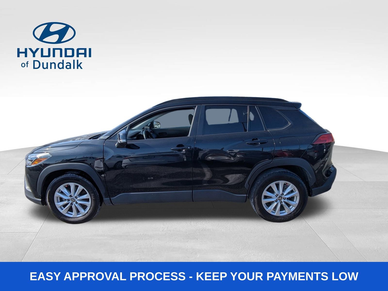 Used 2024 Toyota Corolla Cross LE FWD image 2