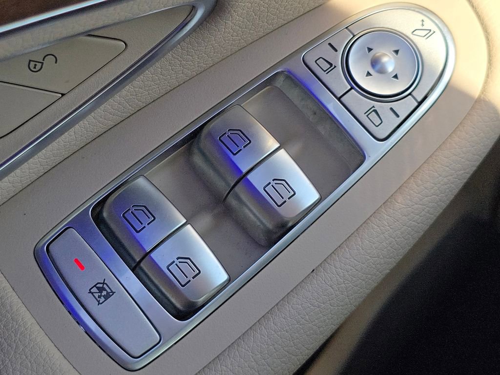 Certified 2021 Mercedes-Benz GLC 300 4MATIC image 29