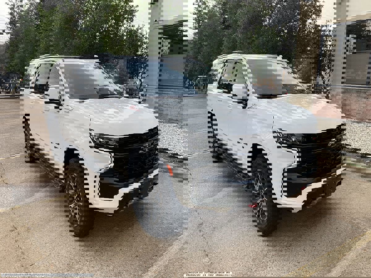 Used 2024 Chevrolet Suburban Z71 w/ Luxury Package image 6