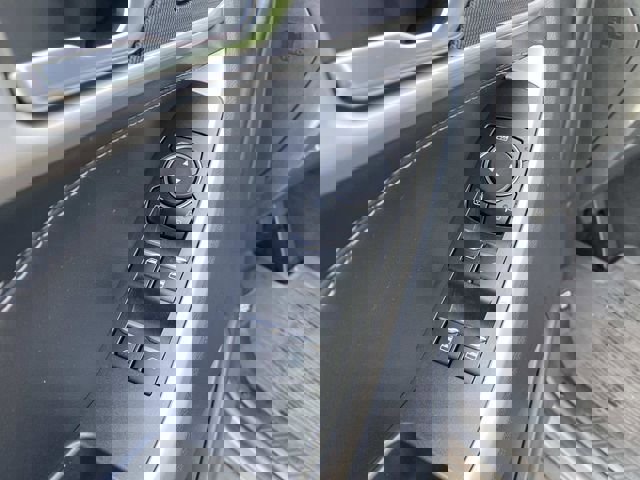 Used 2023 Ford Explorer XLT w/ Equipment Group 202A AWD/4WD image 19