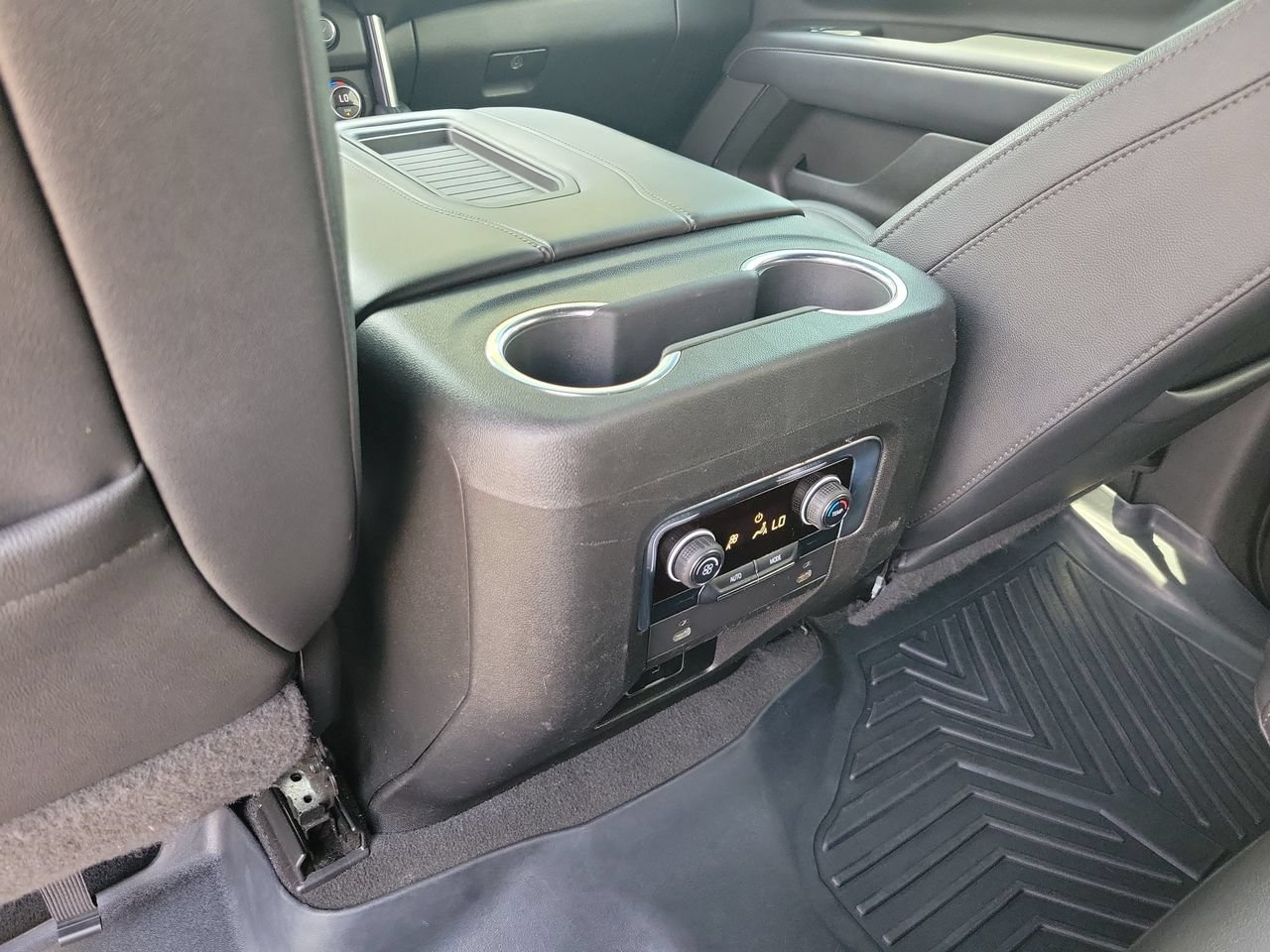 Used 2022 Chevrolet Suburban LT AWD/4WD image 12