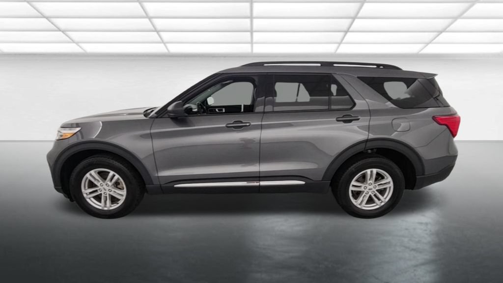 Used 2023 Ford Explorer XLT w/ Equipment Group 202A AWD/4WD image 4