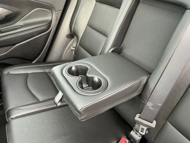 Used 2024 GMC Terrain SLT image 36