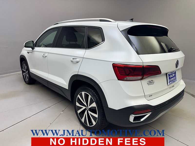 Used 2024 Volkswagen Taos SE FWD image 3
