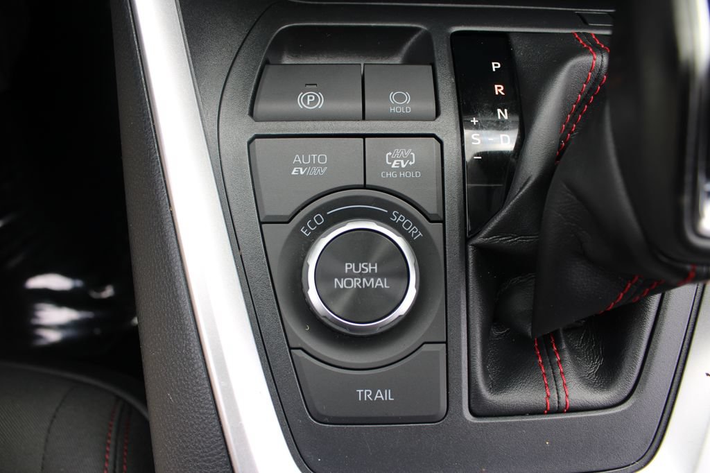 Used 2022 Toyota RAV4 SE w/ Weather & Moonroof Package AWD/4WD image 25