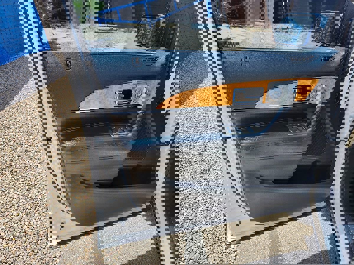 Used 2015 Lincoln MKX FWD w/ Equipment Group 101A image 14