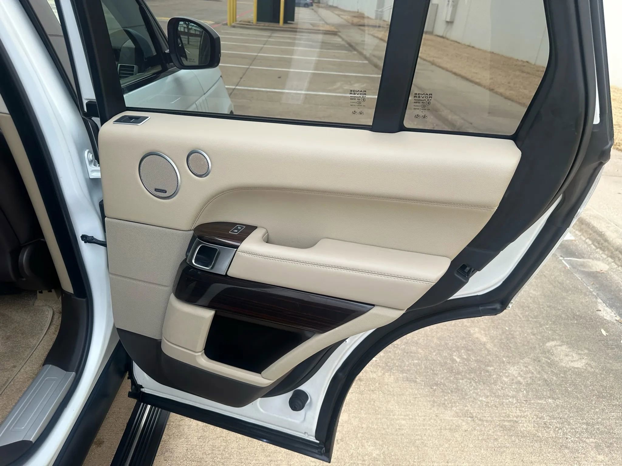 Used 2017 Land Rover Range Rover HSE image 26