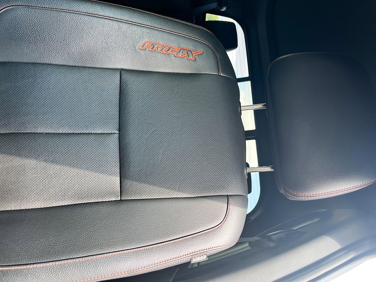 Used 2024 Nissan Titan PRO-4X w/ Pro-4x Convenience Package image 20