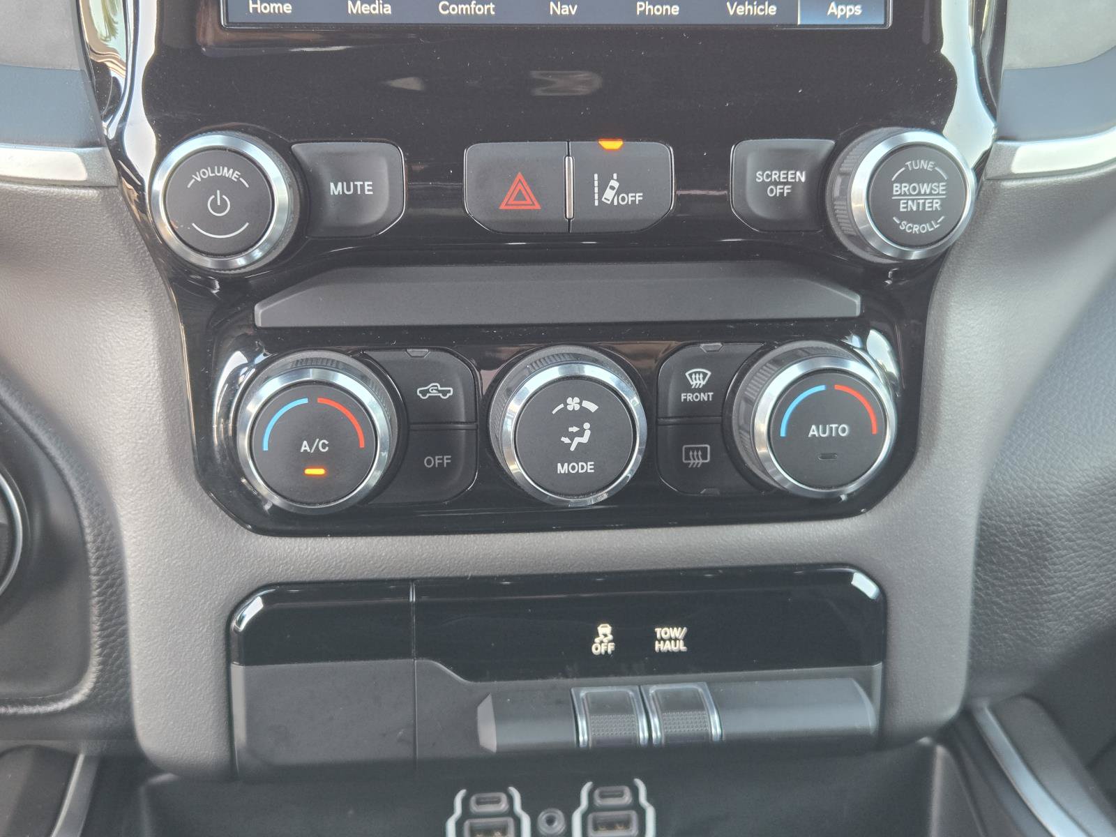 Used 2022 RAM 1500 Big Horn AWD/4WD image 14