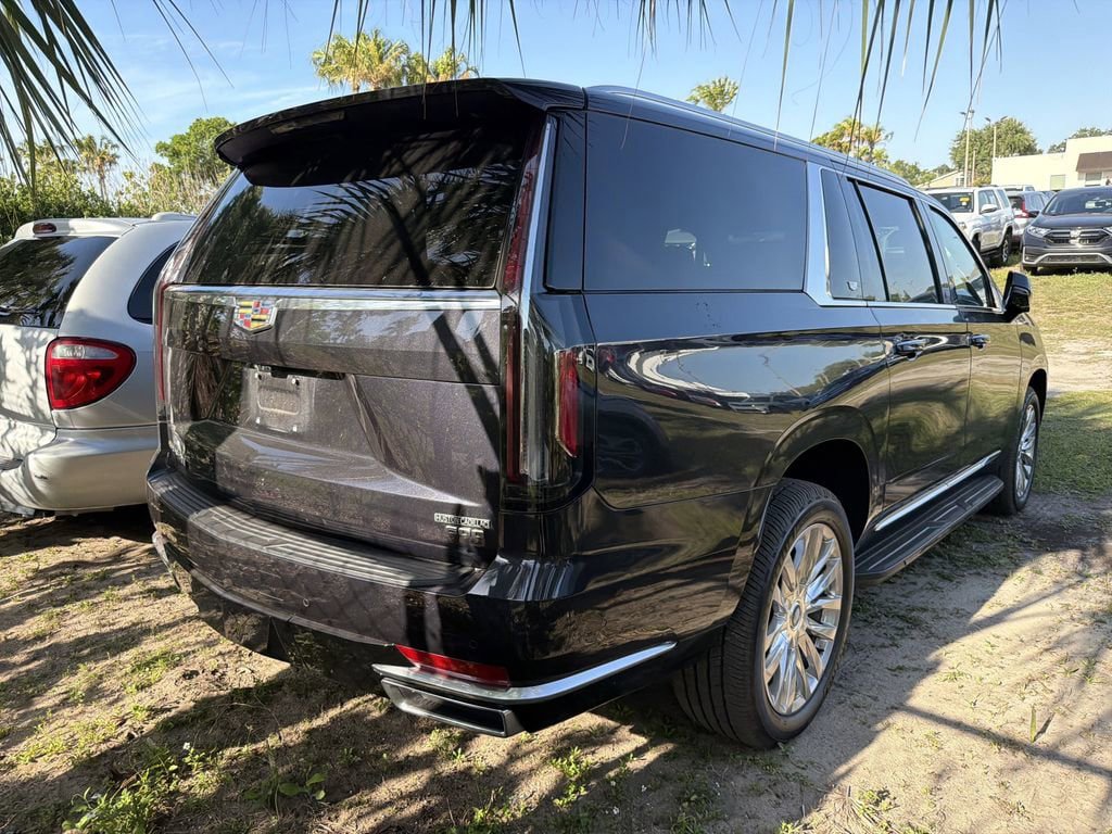 Used 2023 Cadillac Escalade ESV Premium Luxury AWD/4WD image 4