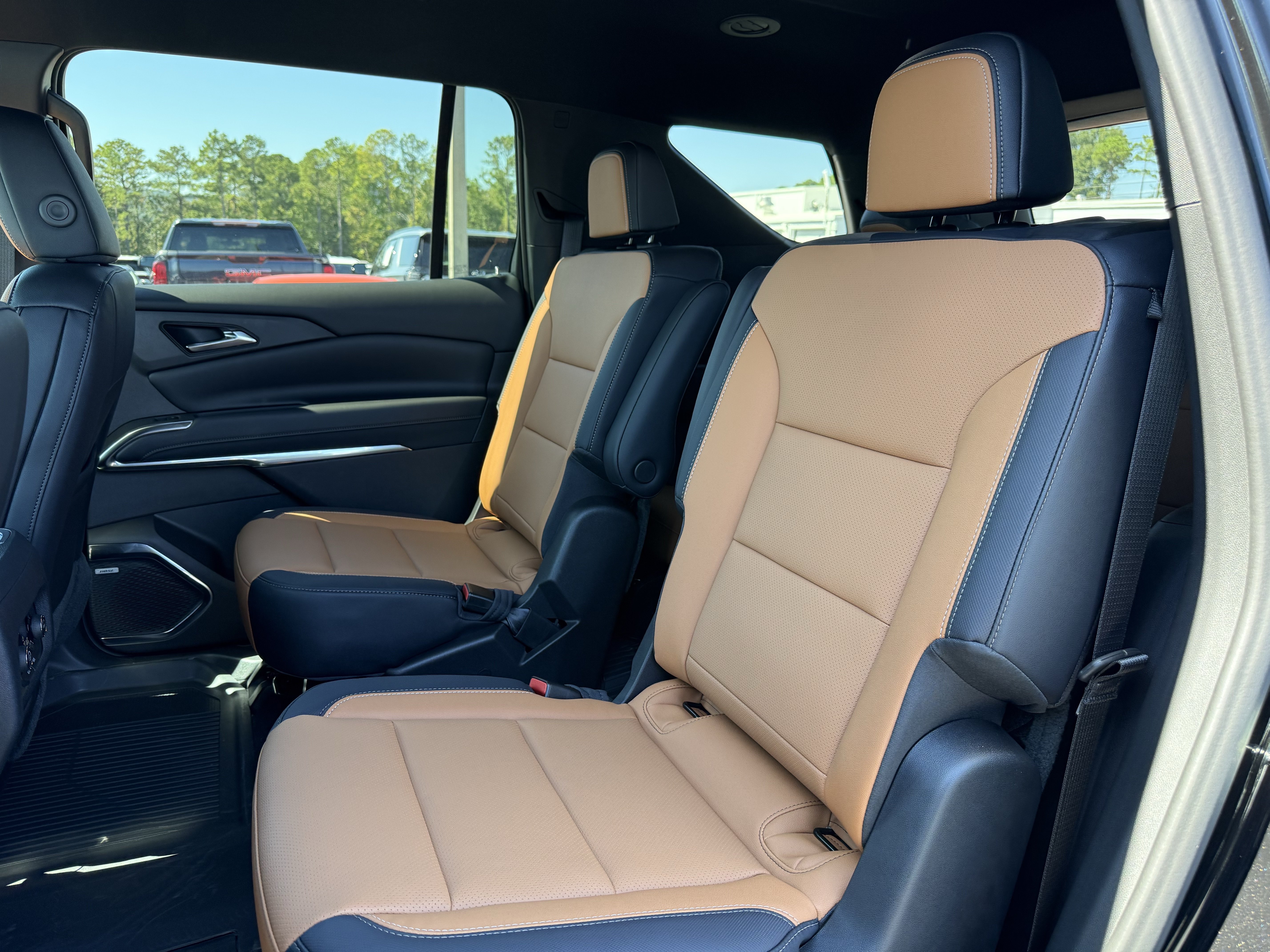 New 2027 Chevrolet Traverse Z71 w/ Enhanced Driving Package AWD/4WD image 33