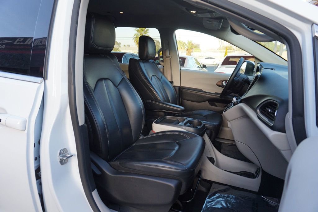 Used 2021 Chrysler Voyager Lxi image 22